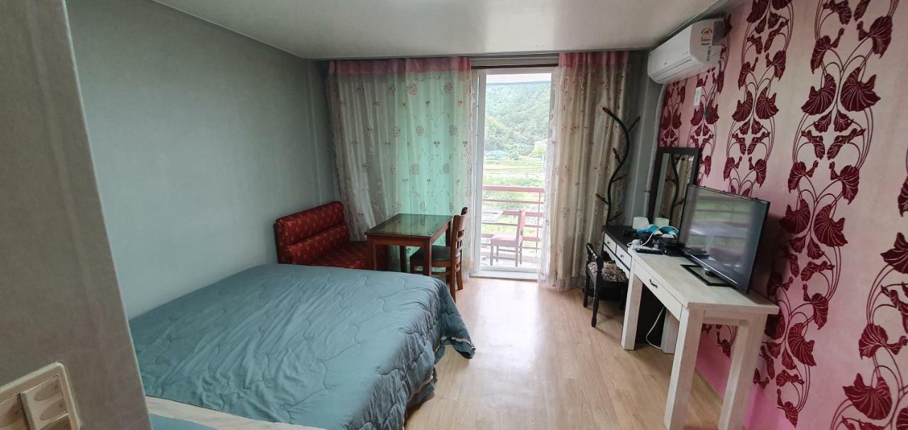 Gangchon Beautiful Pension Chuncheon Bagian luar foto